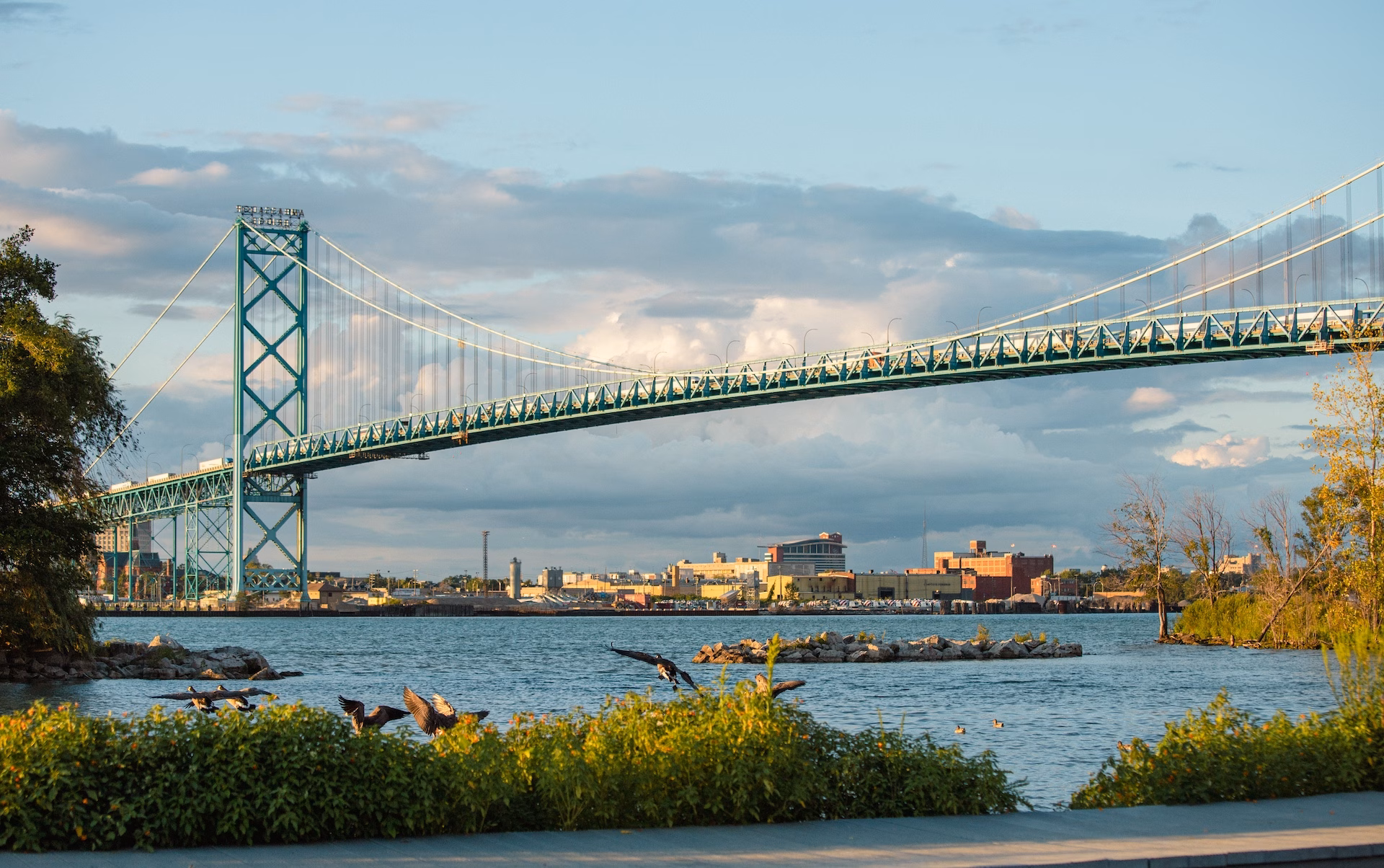 Canadian Asbestos, Canadian asbestos victims, asbestos exposure Michigan, mesothelioma Canadian workers, Michigan asbestos law firm, cross-border asbestos cases, Canadian asbestos compensation, asbestos injury Canada