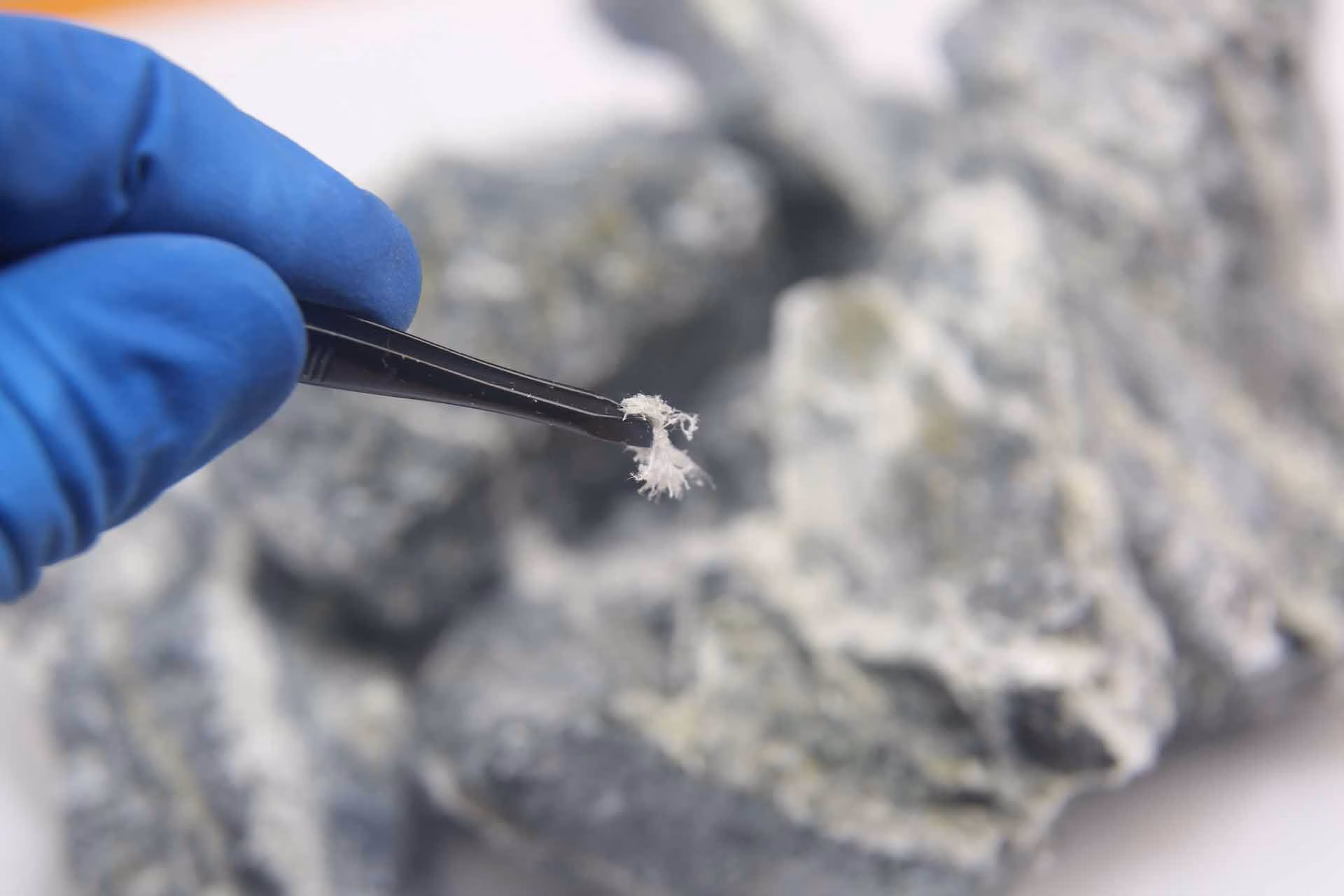 can you see or smell asbestos, can you see asbestos, can you smell asbestos, asbestos detection, asbestos fibers, asbestos in homes, asbestos testing, asbestos exposure risks, mesothelioma law firm